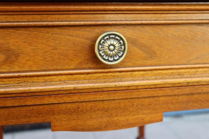 DREXEL HERITAGE(ドレクセルヘリテイジ)のマホガニー材を使用 DREXEL HERITAGE(ドレクセルヘリテイジ)のマホガニー材を使用
