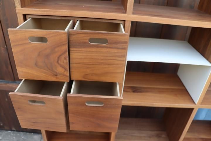 人気の無印良品(MUJI)のウォールナット材・3段・4列 人気の無印良品(MUJI)のウォールナット材・3段・4列