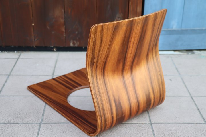天童木工(TENDO)の稀少なローズウッドを使用した曲木 座椅子です