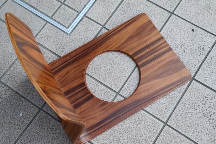 天童木工(TENDO)の稀少なローズウッドを使用した曲木 座椅子です 天童木工(TENDO)の稀少なローズウッドを使用した曲木 座椅子です