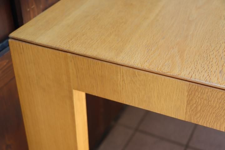 karimoku(カリモク家具)のオーク材を使用したダイニングテーブル karimoku(カリモク家具)のオーク材を使用したダイニングテーブル