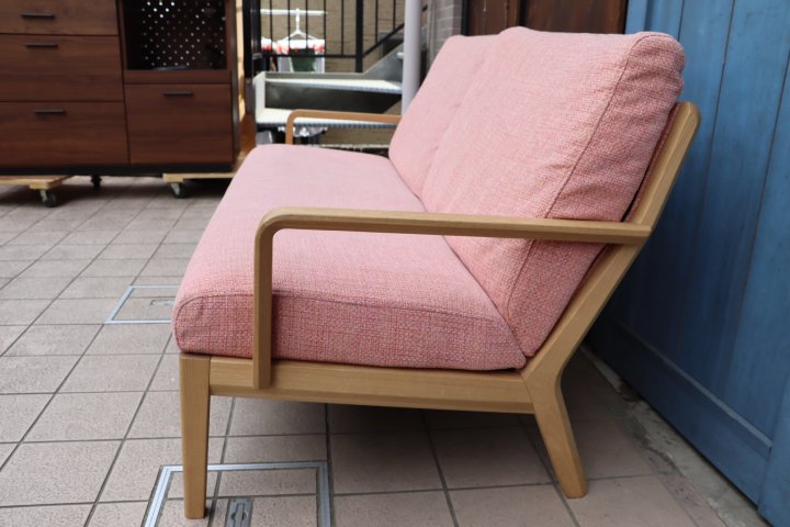 値下げ/karimoku(カリモク家具)のWU4512 2人掛けソファーです 