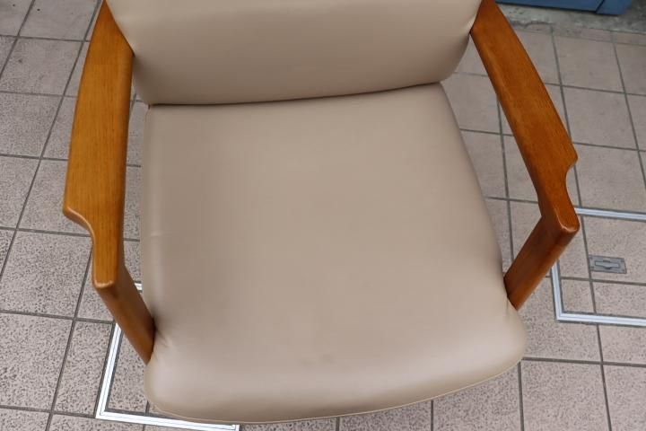 老舗家具メーカーHAMAMOTO(浜本工芸)のナラ無垢材を使用した書斎 老舗家具メーカーHAMAMOTO(浜本工芸)のナラ無垢材を使用した書斎