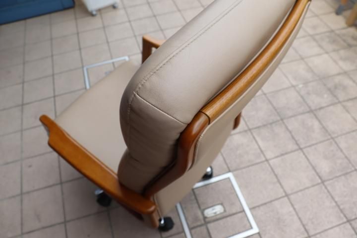 老舗家具メーカーHAMAMOTO(浜本工芸)のナラ無垢材を使用した書斎 老舗家具メーカーHAMAMOTO(浜本工芸)のナラ無垢材を使用した書斎