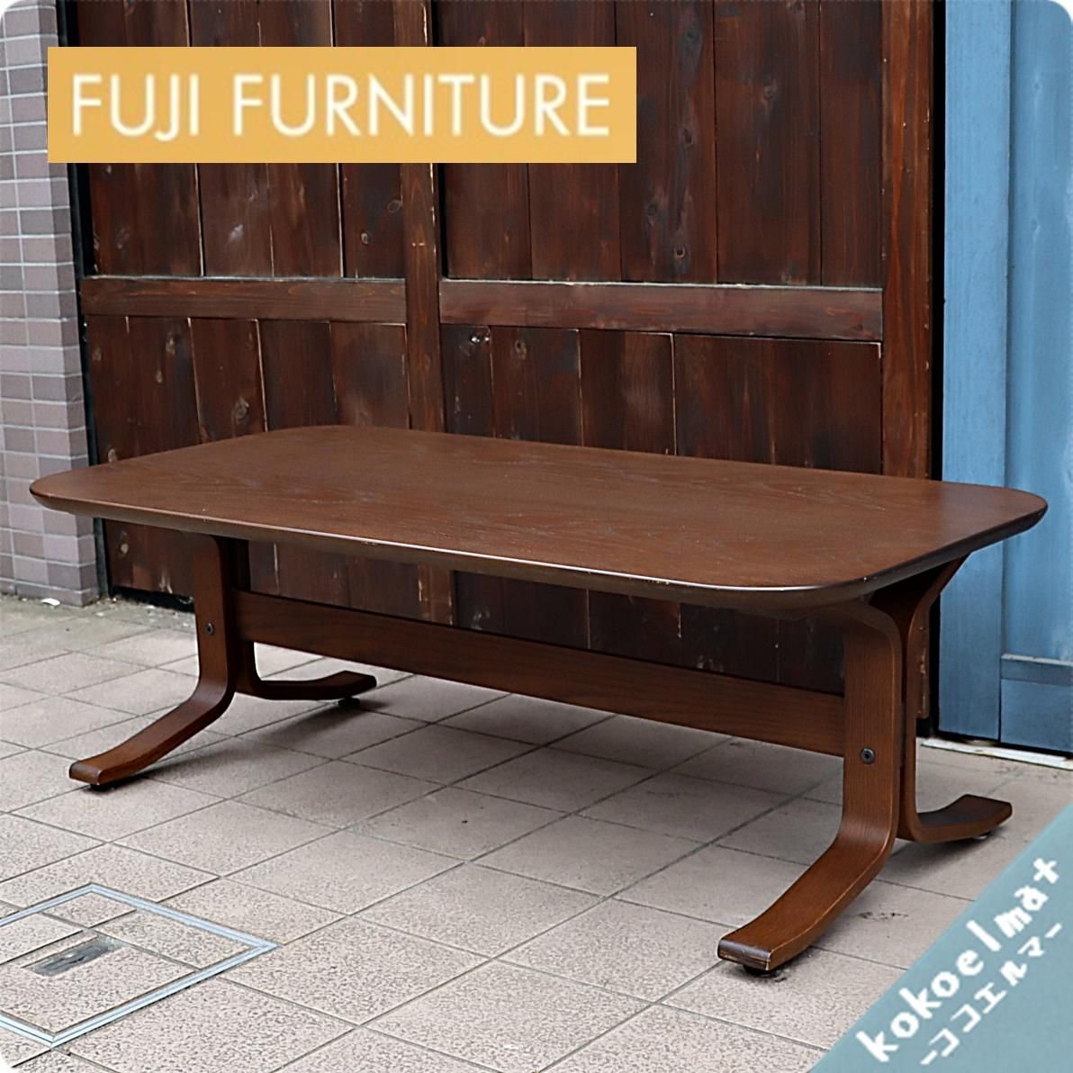 Fuji Furniture 冨士ファニチア のtm リビングテーブルです 曲木の脚が特徴的な北欧スタイルのコーヒーテーブル どこかクラシックで上品な雰囲気は和 洋問わず活躍します Kokoelma ココエルマ 雑貨 中古家具 北欧家具 アンティーク家具の通販 インテリア