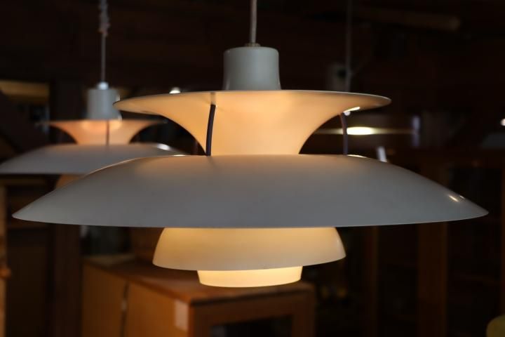 louis poulsen(ルイスポールセン)の名作ペンダントライトPH5/ホワイト