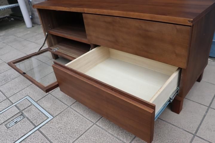 無印良品(MUJI)のウォールナット材 AVラック。シンプルなTV 無印良品(MUJI)のウォールナット材 AVラック。シンプルなTV