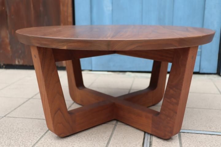 MASTERWAL(マスターウォール)のウォールナット無垢材の木肌が美しい