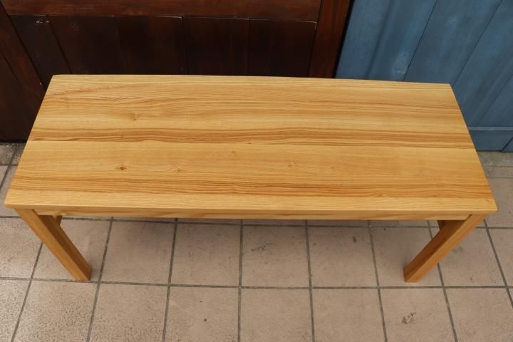無印良品(MUJI)の稀少なタモ材木製ベンチです。アーバンホーム スイートデコレーション 天然木 ダイニングテーブル チェア。タモ無垢材を使用 無印良品(MUJI)の稀少なタモ材木製ベンチです。【✨ 3点ダイニングセット❗️シックでオシャレ❗️ダークブラウン木目と黒❗️ゆったり座れるイス❗️✨】定価¥59,970円 3点ダイニングセット。タモ無垢材を使用