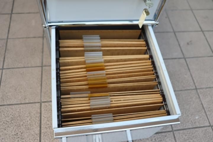 USM Haller(ハラー)のカギ付き1列・2段キャビネット/鍵付です USM Haller(ハラー)のカギ付き1列・2段キャビネット/鍵付です