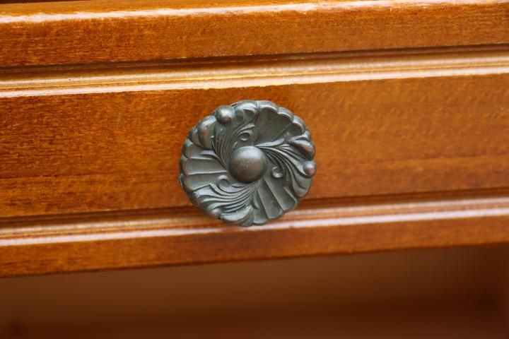 Karimoku(カリモク家具)のCOLONIAL(コロニアル)シリーズ 電話台 Karimoku(カリモク家具)のCOLONIAL(コロニアル)シリーズ 電話台