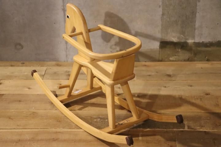 ドイツのGeuther(ゴイター)社の枠付き木馬です。ブナ材の