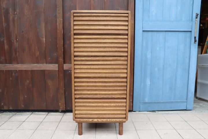KIRITSU(起立木工)のリーベ 5段チェスト50です。移転セール3月26日までの出品!アンティーク風 チェスト 木製 幅1100×奥行400×高さ900mm ハギハラ タンス 収納家具 ロココ調 洋タンス タンス。オーク無垢材の KIRITSU(起立木工)のリーベ 5段チェスト50です。鍵付きスチールロッカー 2台まとめて 新品。オーク無垢材の