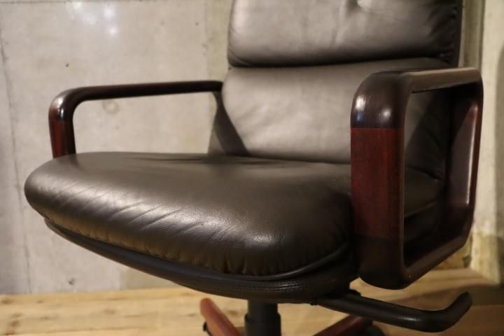 北欧デンマークの高級家具メーカーDyrlund(デューロン 北欧デンマークの高級家具メーカーDyrlund(デューロン