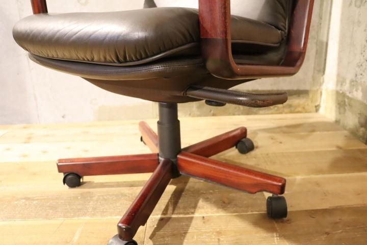 北欧デンマークの高級家具メーカーDyrlund(デューロン 北欧デンマークの高級家具メーカーDyrlund(デューロン