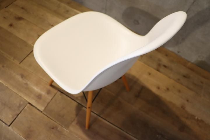 Vitra(ヴィトラ)社のイームズ ダウェルベースサイドシェル Vitra(ヴィトラ)社のイームズ ダウェルベースサイドシェル