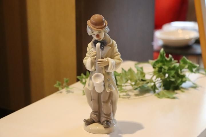 スペインLLADRO(リヤドロ)社の陶器人形の置物『フィギュリン』5471