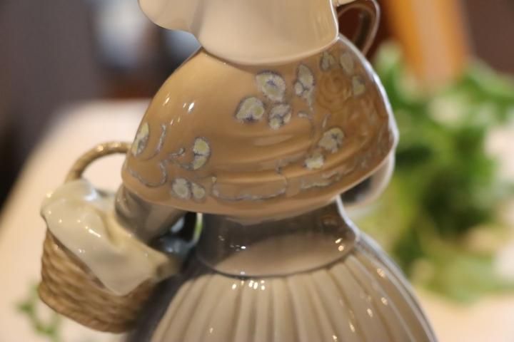 スペインLLADRO(リヤドロ)社の陶器人形の置物『フィギュリン スペインLLADRO(リヤドロ)社の陶器人形の置物『フィギュリン