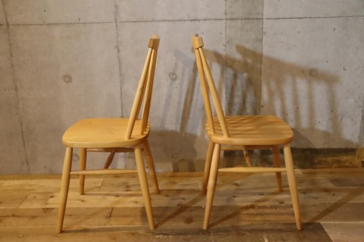 美品　MOMO NATURAL モモナチュラル　ダイニングチェア　アルダー無垢 MOMO natural(モモナチュラル)のダイニングチェア2脚セット