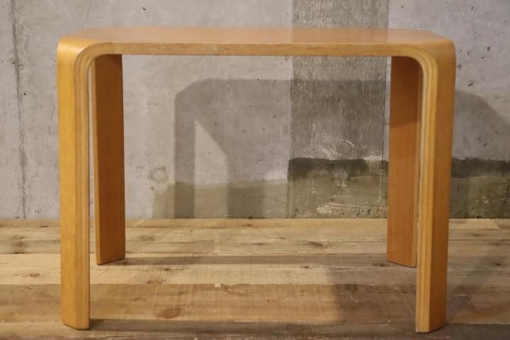 Tendo(天童木工)より建築家 坂倉準三の研究所がデザインした Tendo(天童木工)より建築家 坂倉準三の研究所がデザインした