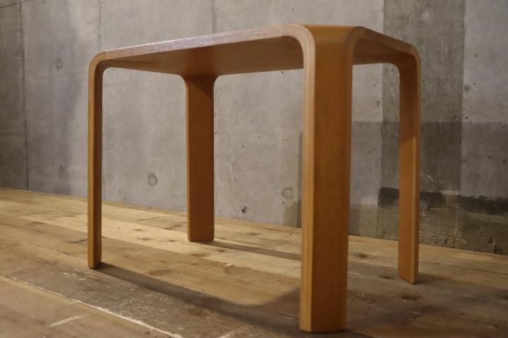 Tendo(天童木工)より建築家 坂倉準三の研究所がデザインした Tendo(天童木工)より建築家 坂倉準三の研究所がデザインした