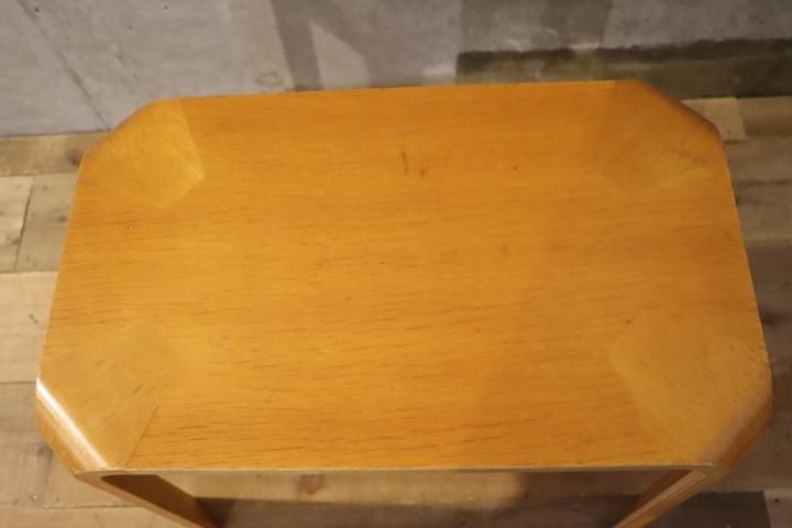 Tendo(天童木工)より建築家 坂倉準三の研究所がデザインした Tendo(天童木工)より建築家 坂倉準三の研究所がデザインした