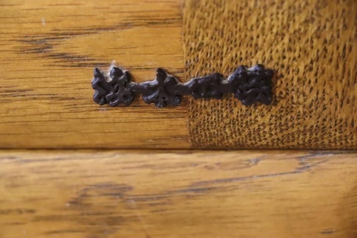 老舗家具メーカーHAMAMOTO(浜本工芸)のナラ無垢材を使用した 老舗家具メーカーHAMAMOTO(浜本工芸)のナラ無垢材を使用した
