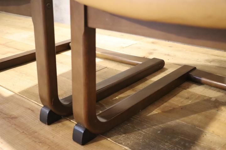 FUJI FURNITURE(冨士ファニチア)の本革を使用したダイニング