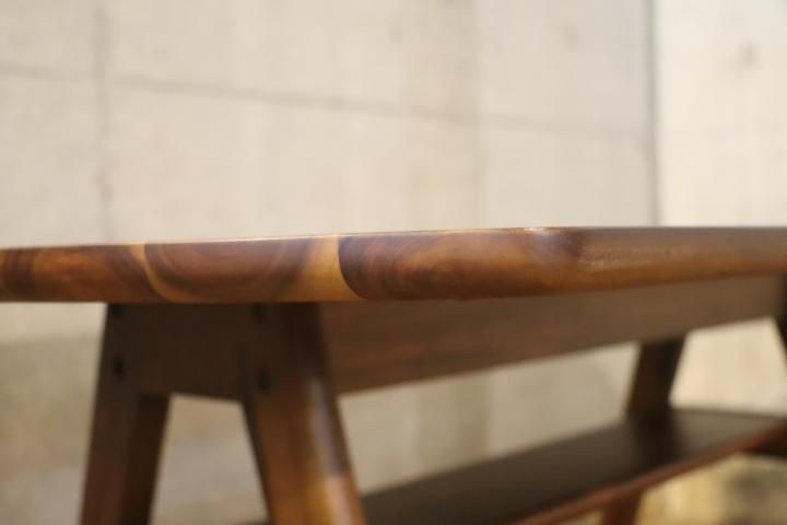 unico(ウニコ)のSWELLA(スウェラ)ダイニングテーブルW1400です unico(ウニコ)のSWELLA(スウェラ)ダイニングテーブルW1400です