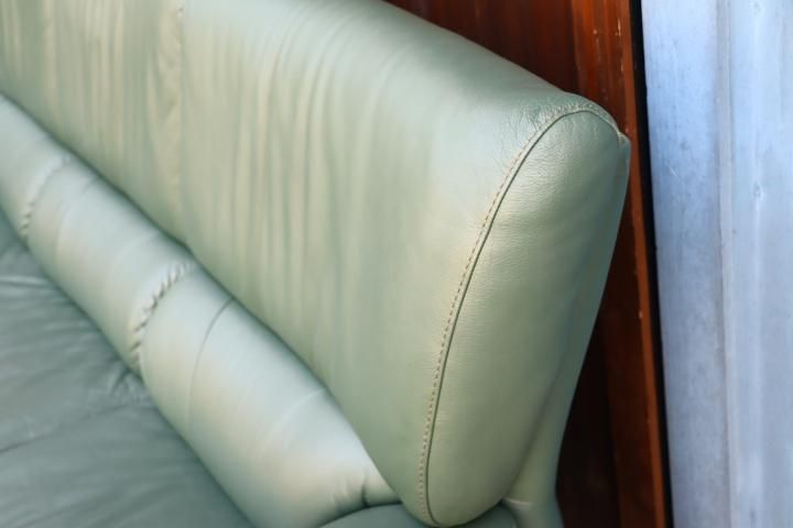 値下げ/karimoku(カリモク家具)の本革 3人掛けソファーです 値下げ/karimoku(カリモク家具)の本革 3人掛けソファーです