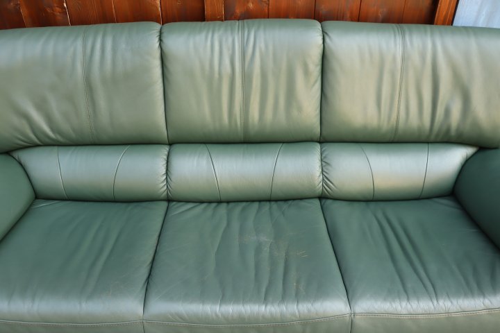 値下げ/karimoku(カリモク家具)の本革 3人掛けソファーです。レザーの