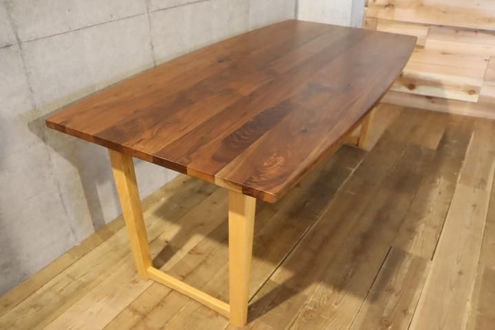 Tsukuba Sansho(筑波産商)の『飛騨の香り』シリーズのダイニング