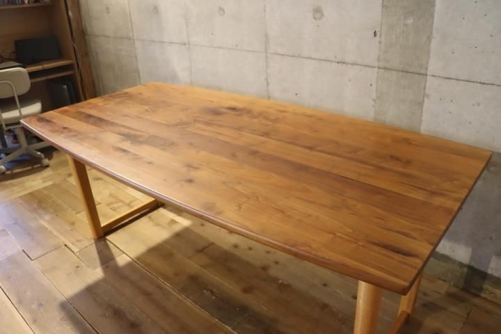 Tsukuba Sansho(筑波産商)の『飛騨の香り』シリーズのダイニング Tsukuba Sansho(筑波産商)の『飛騨の香り』シリーズのダイニング