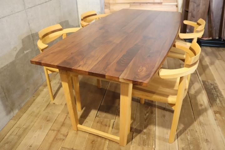 Tsukuba Sansho(筑波産商)の『飛騨の香り』シリーズのダイニング Tsukuba Sansho(筑波産商)の『飛騨の香り』シリーズのダイニング