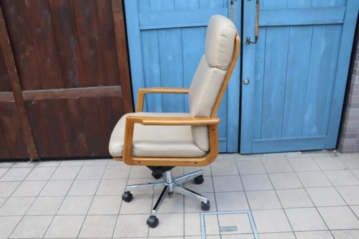 老舗家具メーカーHAMAMOTO(浜本工芸)のナラ無垢材を使用した書斎 老舗家具メーカーHAMAMOTO(浜本工芸)のナラ無垢材を使用した書斎