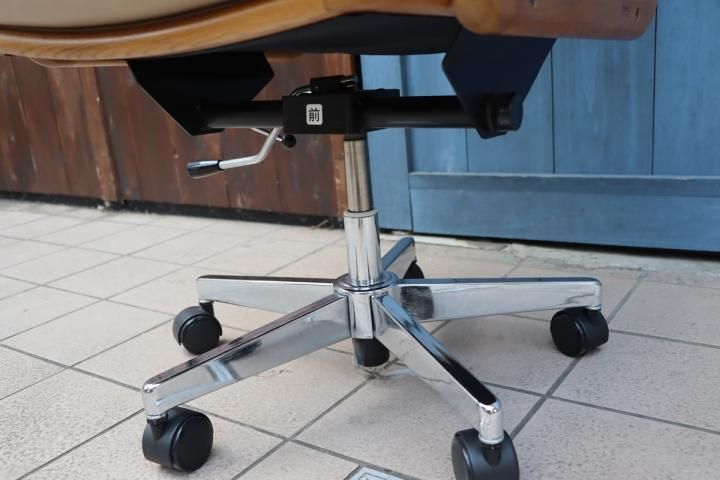 老舗家具メーカーHAMAMOTO(浜本工芸)のナラ無垢材を使用した書斎 老舗家具メーカーHAMAMOTO(浜本工芸)のナラ無垢材を使用した書斎