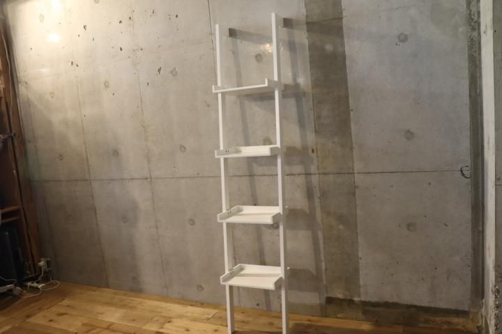 THE CONRAN SHOP(コンランショップ)より壁掛けブックシェルフ4段