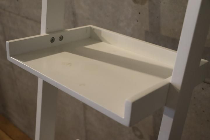 THE CONRAN SHOP(コンランショップ)より壁掛けブックシェルフ4段 THE CONRAN SHOP(コンランショップ)より壁掛けブックシェルフ4段