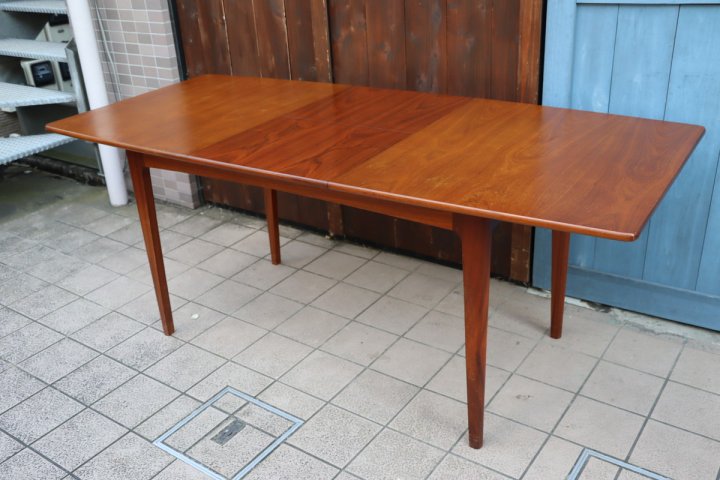 ロイズアンティークスで購入したイギリス製の古い小さめバタフライテーブル