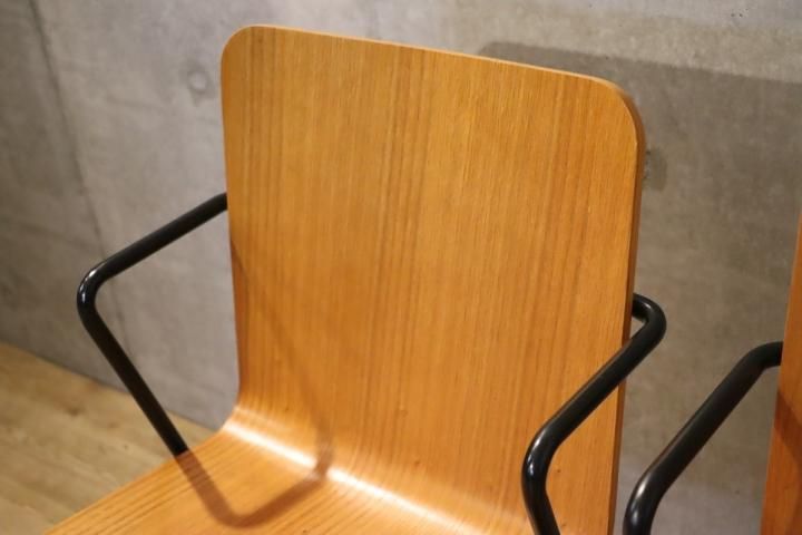 人気のFrancfranc(フランフラン)のレッタ ダイニングチェアー 2脚セットです。オーク材プライウッドの座面にスチールの無機質な質感が魅力の スタッキングチェアー。カフェ風のインテリアに♪ - kokoelma -ココエルマ- 雑貨・中古家具・北欧家具・アンティーク家具の通販 