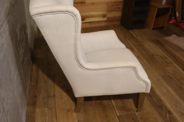 稀少な英国ブランドLAURA ASHLEY(ローラアシュレイ)のウィングバック
