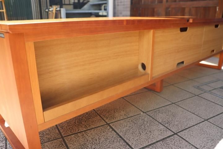 人気のkarimoku(カリモク家具)のHUシリーズのチェリー材テレビ 人気のkarimoku(カリモク家具)のHUシリーズのチェリー材テレビ