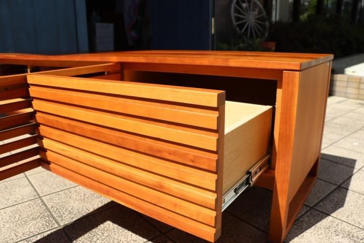 人気のkarimoku(カリモク家具)のHUシリーズのチェリー材テレビ 人気のkarimoku(カリモク家具)のHUシリーズのチェリー材テレビ