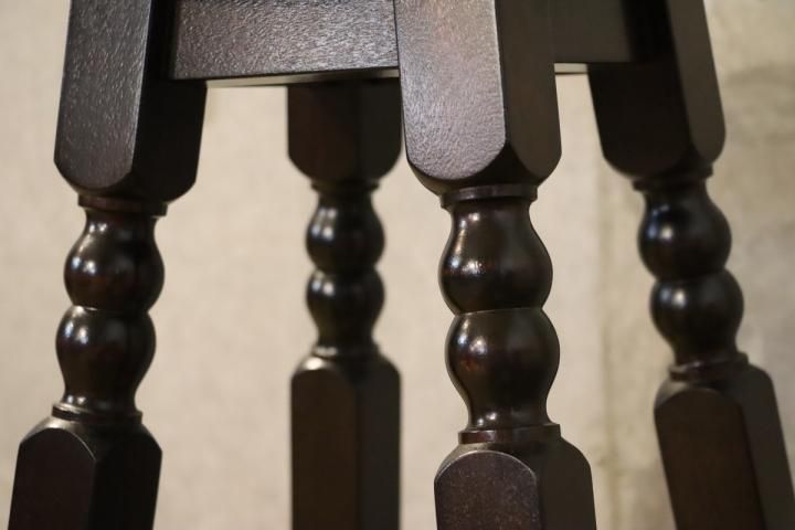 松本民芸より樺桜材 24型高スツールのご紹介です。アンティーク調で