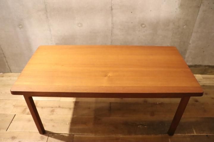 値下げ/チーク無垢材を使ったリビングテーブルです。シンプルで 値下げ/チーク無垢材を使ったリビングテーブルです。シンプルで