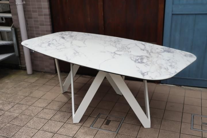イタリアのCalligaris(カリガリス)社のCARTESIO(カルテジオ