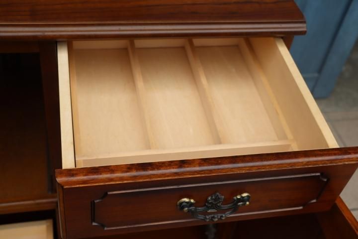 Karimoku(カリモク家具)の人気シリーズCOLONIAL(コロニアル)の