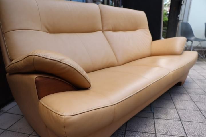karimoku(カリモク家具)のブルックス 本革 3人掛けソファーです karimoku(カリモク家具)のブルックス 本革 3人掛けソファーです