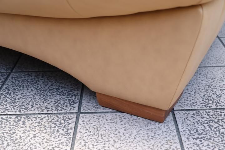 karimoku(カリモク家具)のブルックス 本革 3人掛けソファーです 