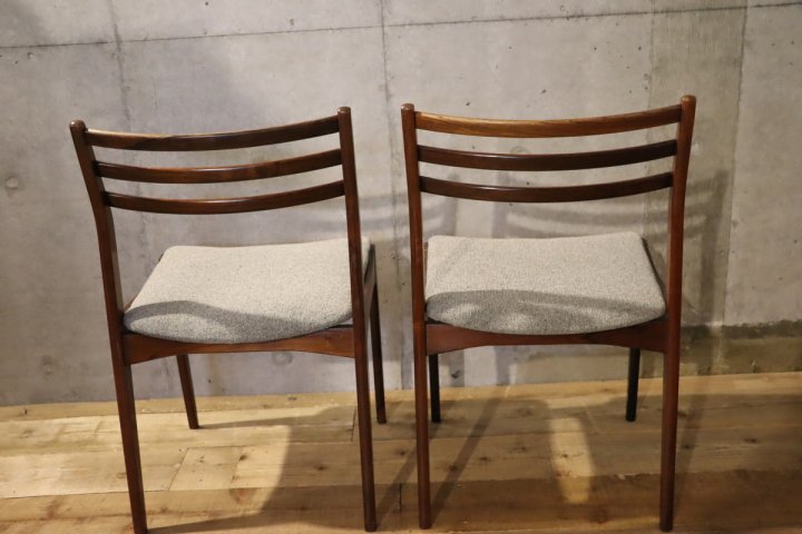 デンマーク製のVestervig  Eriksen(ヴェスタヴィグ・エリクセン)デザインのダイニングチェアー2脚セットです。北欧家具らしいシンプルなフォルムのヴィンテージ木製椅子です♪  - kokoelma　-ココエルマ- 